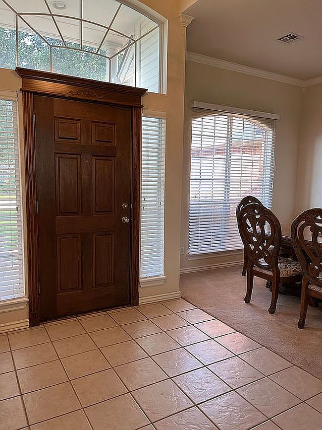 Additional photo 3 of property located at 2821 Edgewater Ct