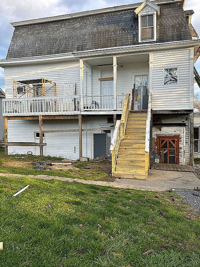 Photo of 102 N Main St, Edinburg, VA