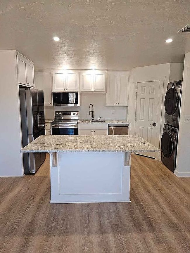 Image of 169 Winterberry Rd