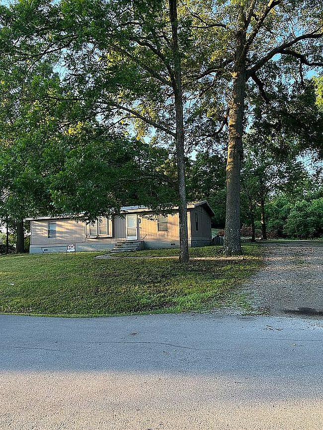 Photo of 302 E Ginardi St, Frontenac, KS