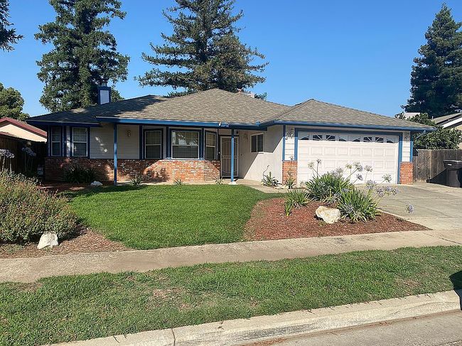 Photo of 1279 Lincoln St, Tulare, CA