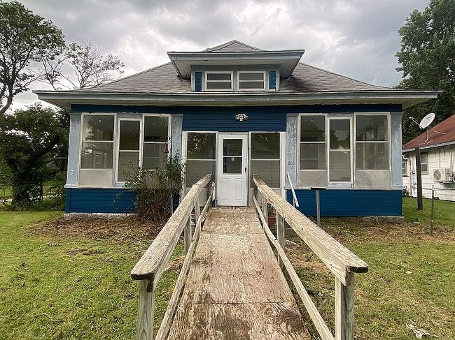 Photo of 203 N Sycamore St, Eureka, KS