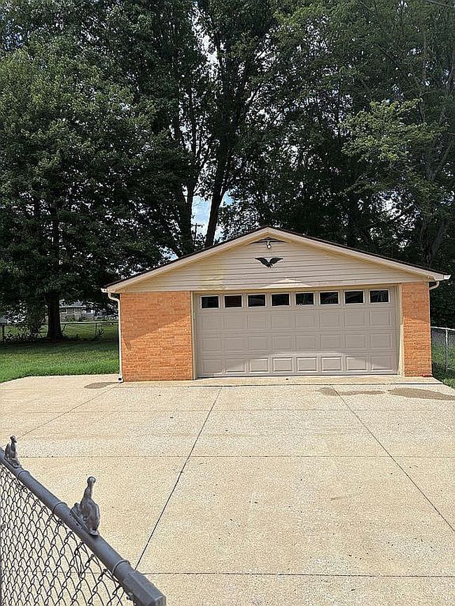 Photo of 2405 Omaha Ln, Louisville, KY