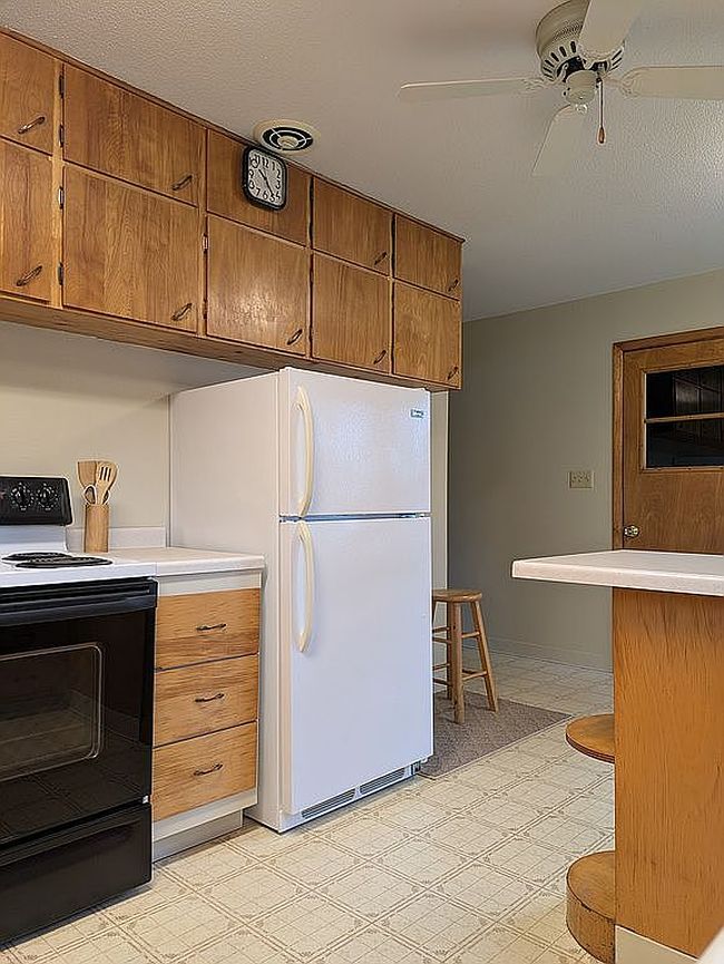 Additional photo 3 of property located at 301 Pleasant Ave