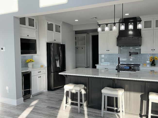 Additional photo 3 of property located at 2920 Lago Vista Ln