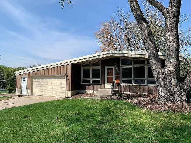 Photo of 207 E Douglas Ave, Fergus Falls, MN