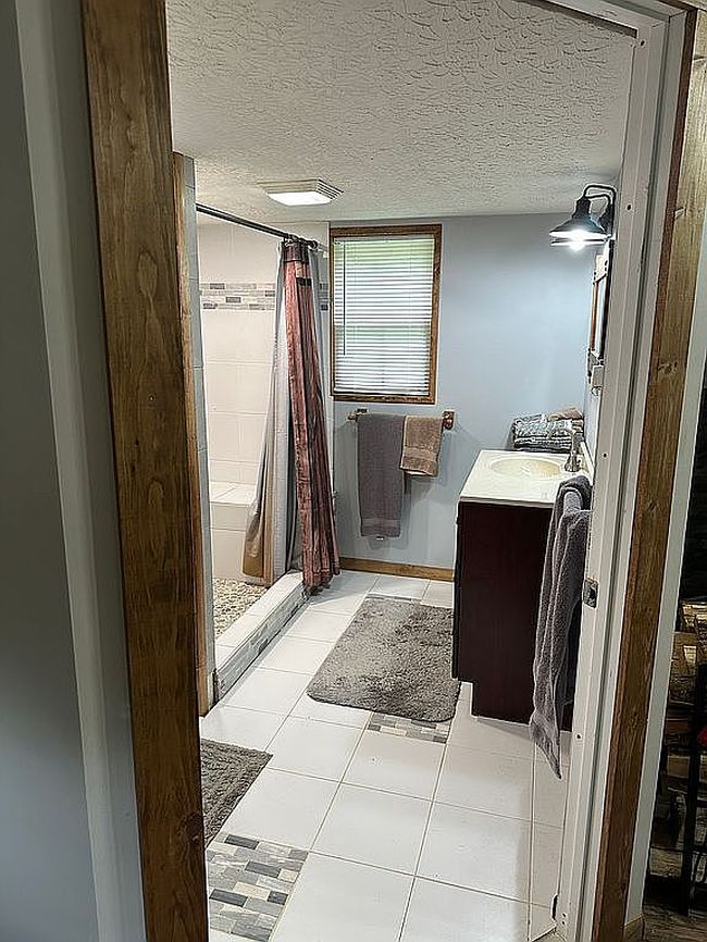 Image of 330 Piqua Ln
