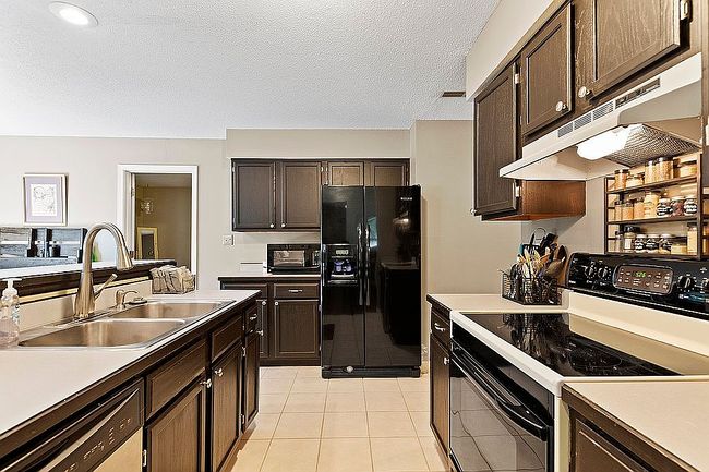Image of 1708 S Charleston Cir