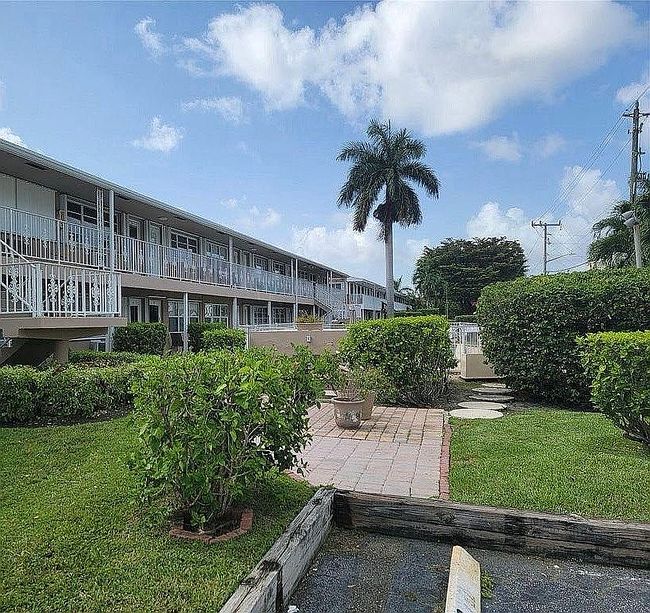 Photo of 500 Layne Blvd Apt 14, Hallandale Beach, FL