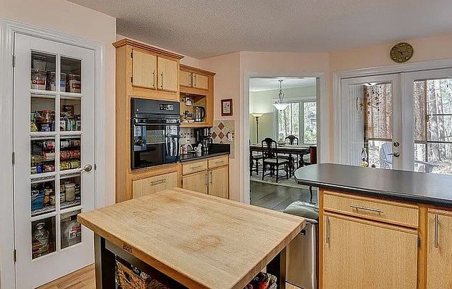 Image of 205 River Pl