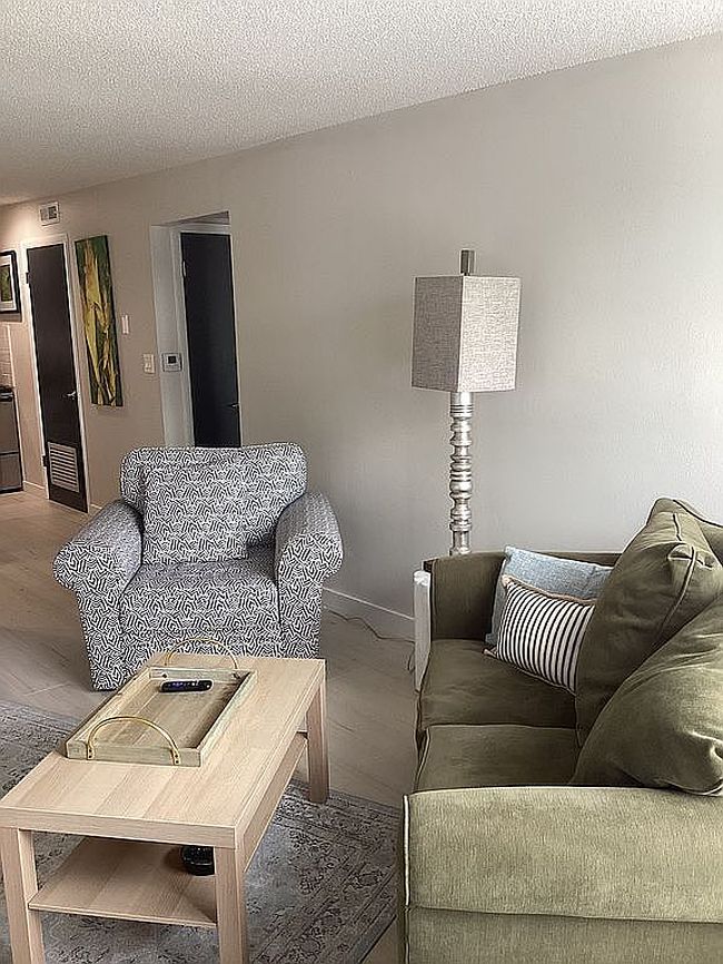 Image of 1098 Passover Rd #201