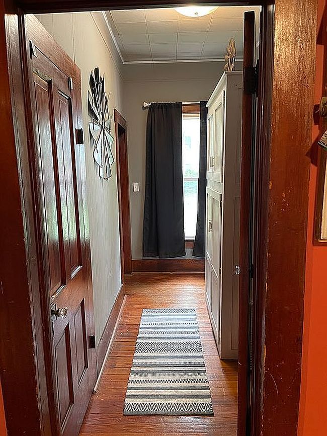 Image of 208 E 3rd Ave