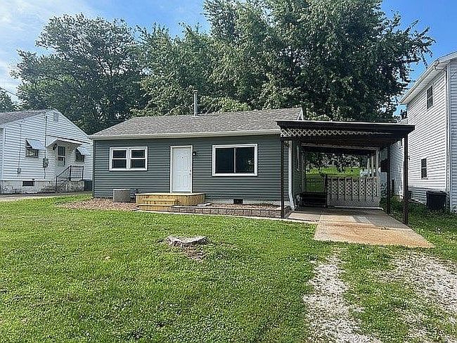 Photo of 1704 Van Buren St, Quincy, IL