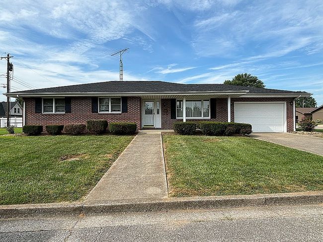Photo of 415 Highview Dr, Brownstown, IN