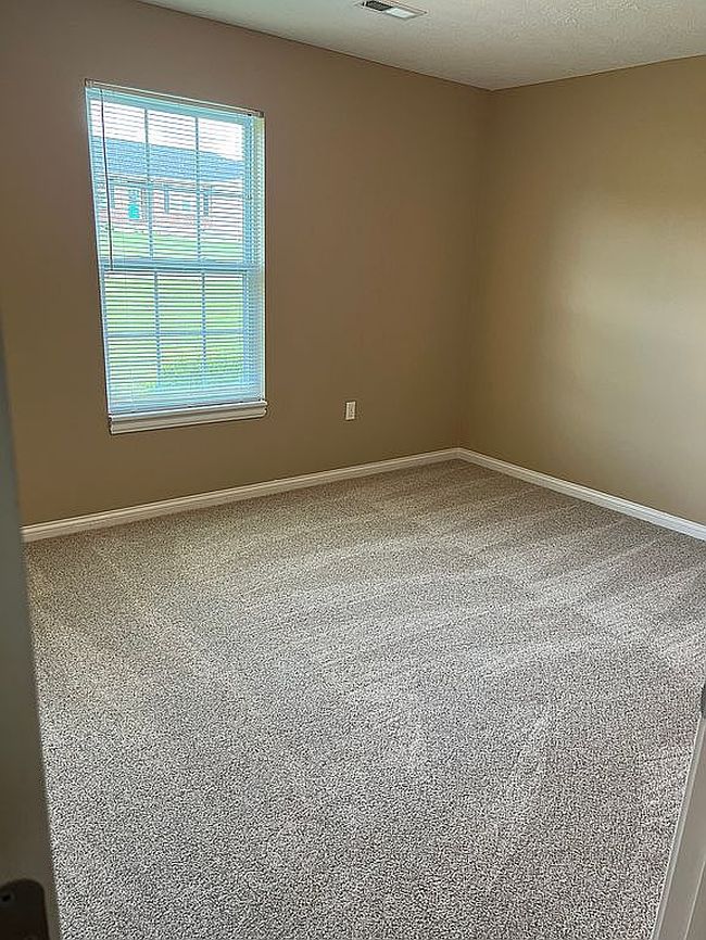 Photo of 113 Woodson Dr, Greensburg, KY