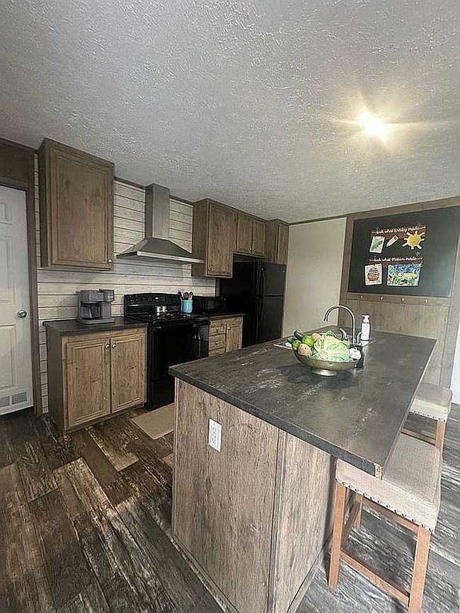 Photo of 5638 Bull Whip Rd, Iowa, LA