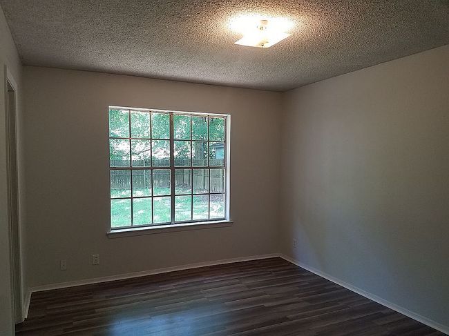 Image of 208 N Rainbow Dr