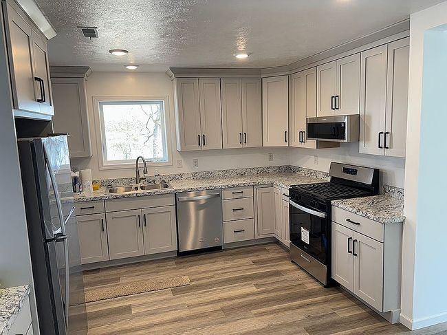 Photo of 51561 E County Line Rd, Middlebury, IN
