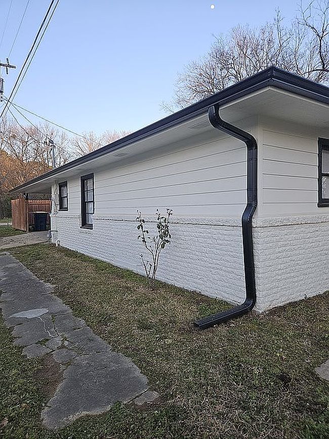 Image of 635 W Sabine St