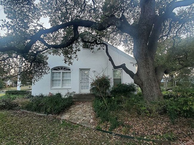 Image of 3525 Carondolet Blvd