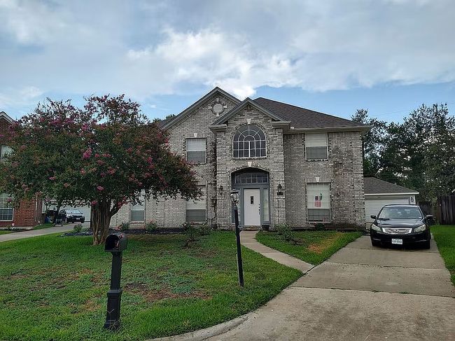 Photo of 318 N Cypress Estates Cir, Spring, TX