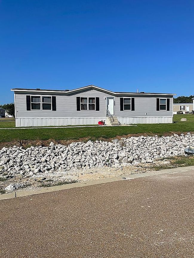 Photo of 4000 Hillsboro Dr
