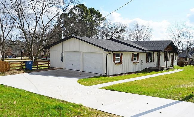 Photo of 900 S Boyd St, Lindale, TX