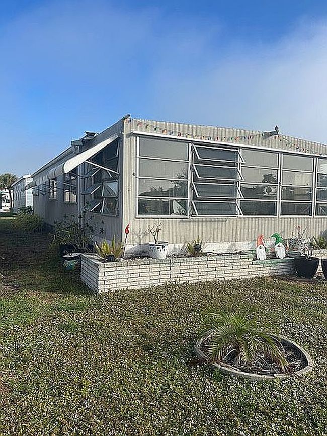 Image of 935 W Bonaire Ave
