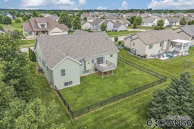 Photo of 46 Cobblestone Ln, Le Claire, IA