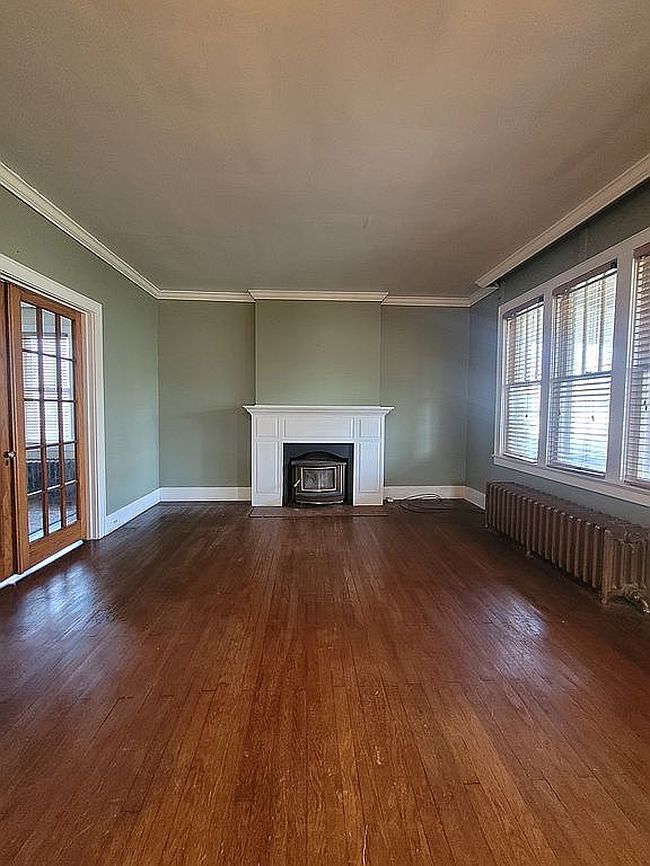Image of 221 E Main St