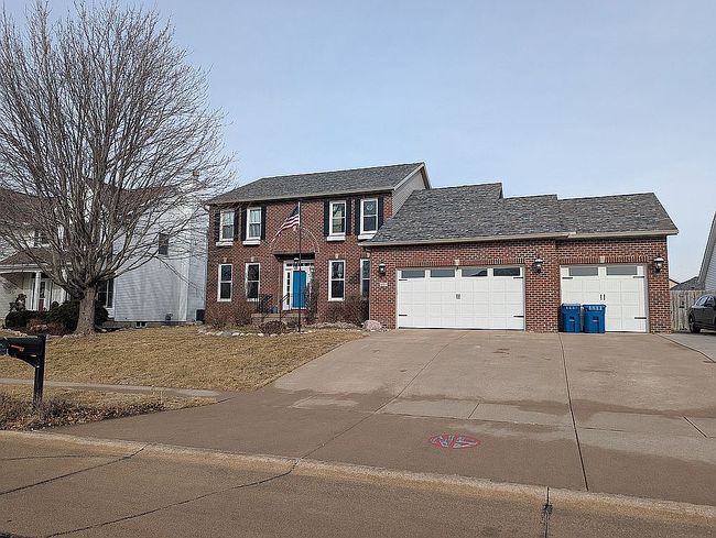 Image of 950 W Maple Ct