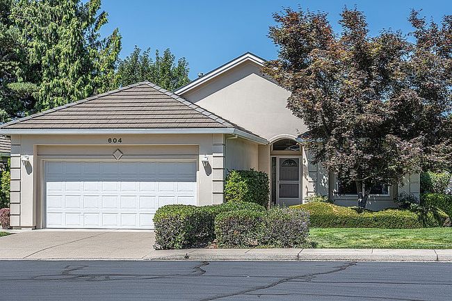 Photo of 604 Summerwood Dr, Medford, OR