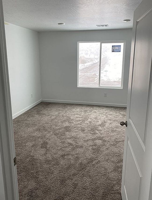 Image of 461 S 2925 W