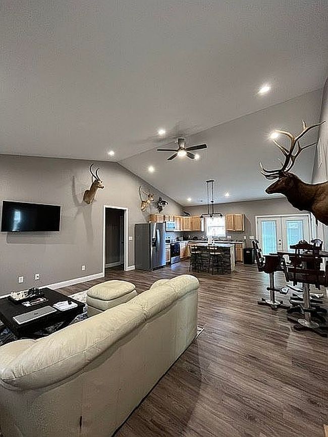 Image of 684 River Valley Rd