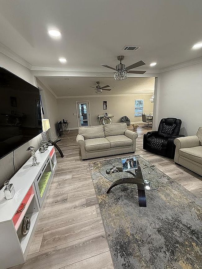 Image of 1135 Highgate Blvd
