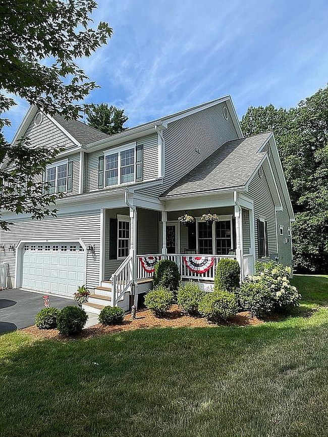 Photo of 36 Dunbar Dr, Essex Junction, VT