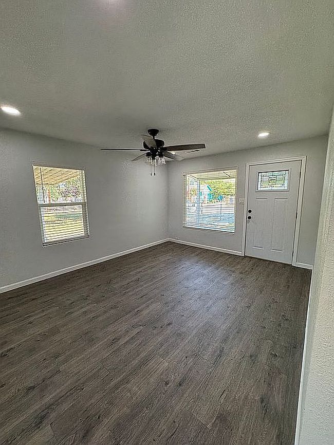 Photo of 1722 E Crabtree Ln, Porterville, CA
