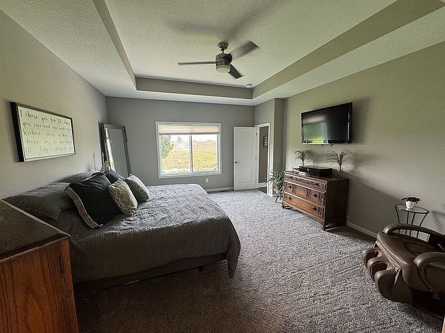 Photo of 9817 Thorton Dr, Johnston, IA