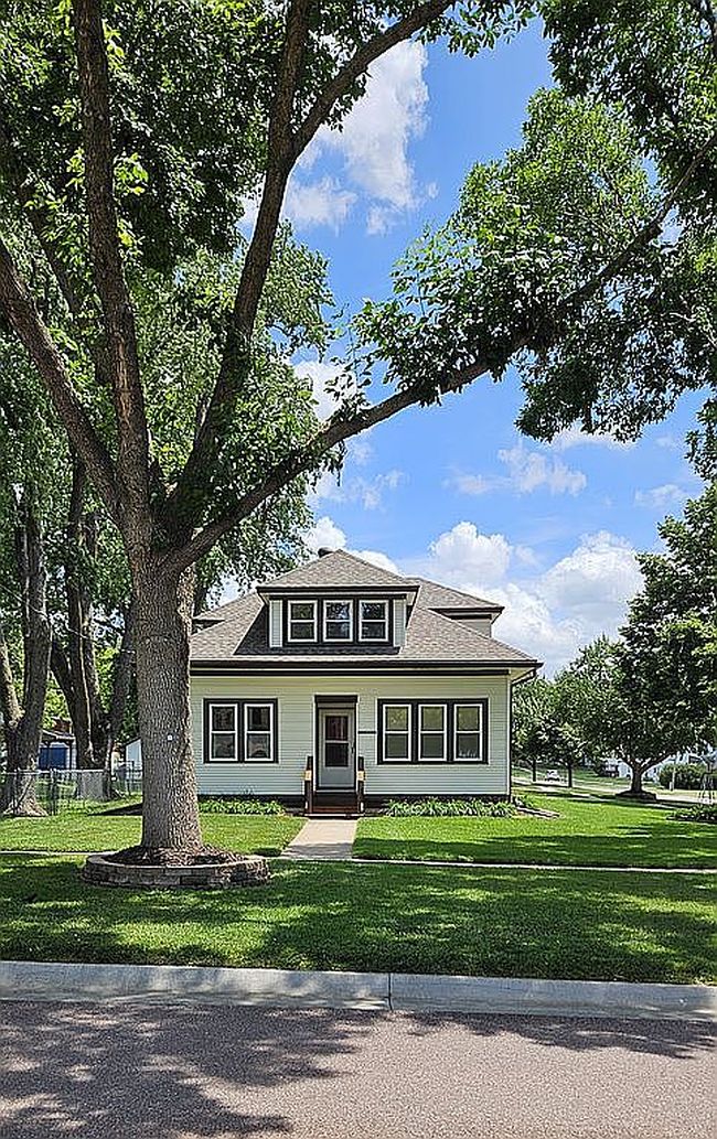 Photo of 303 N Jefferson St, Papillion, NE
