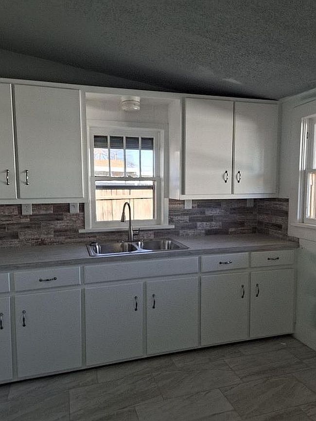 Photo of 630 S 10th St, Slaton, TX