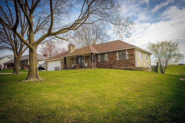 Image of 902 Lake Manor Dr
