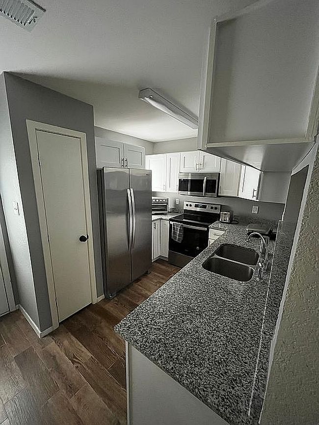 Photo of 60 Abbey Rd, Euless, TX