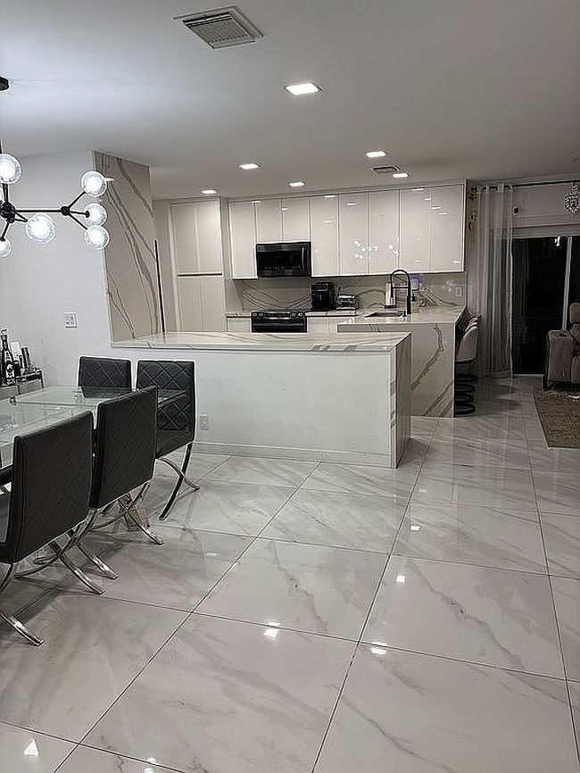 Additional photo 2 of property located at 4906 Sw 33rd Ter