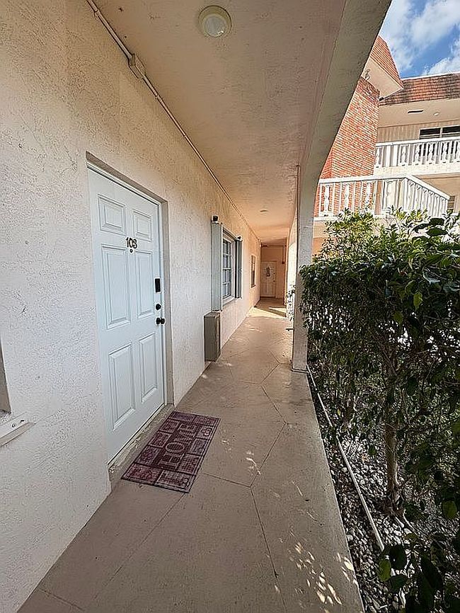Image of 601 Se 5th Ct Apt 103