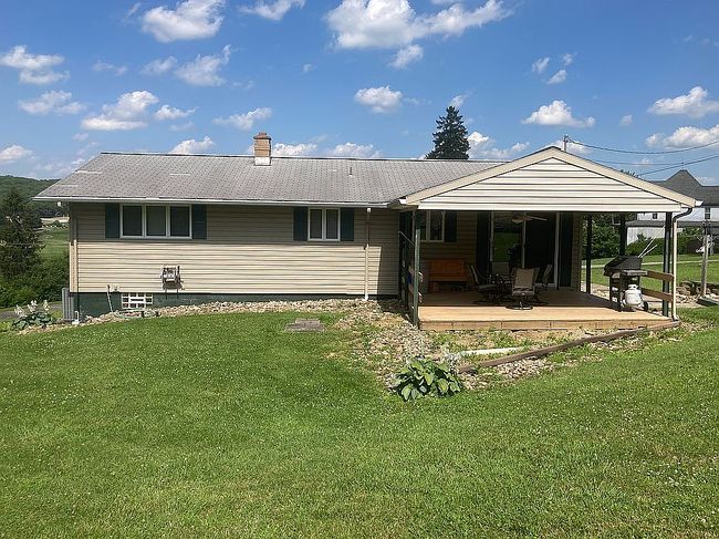 Photo of 145 Highlands View Ct, Acme, PA