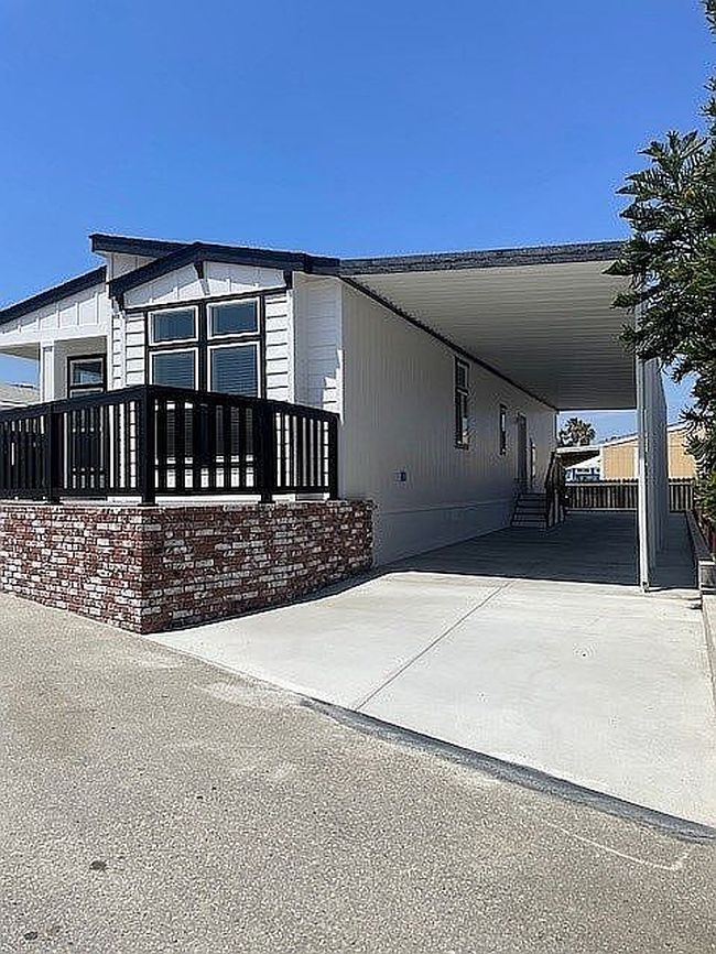 Additional photo 2 of property located at 6269 E Emerald Cove Dr