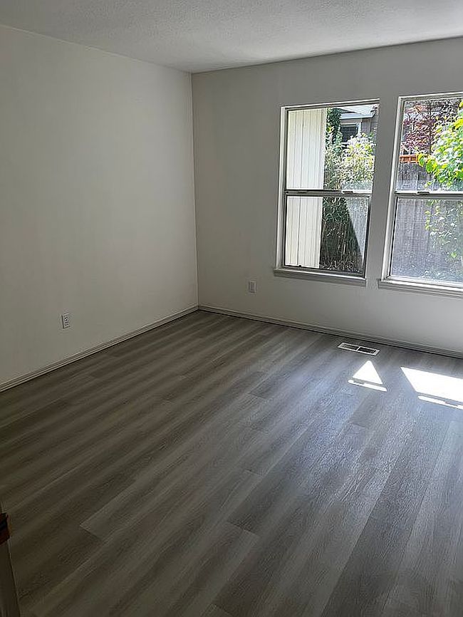 Image of 9120 Ne 54th St