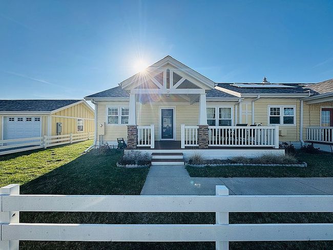 Image of 2142 Garnet Ln