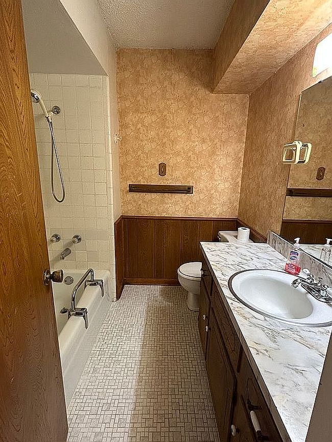 Photo of 654 Shannon Ct, Midlothian, TX