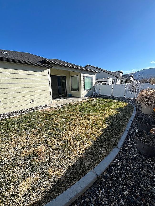 Image of 733 Nectarine St